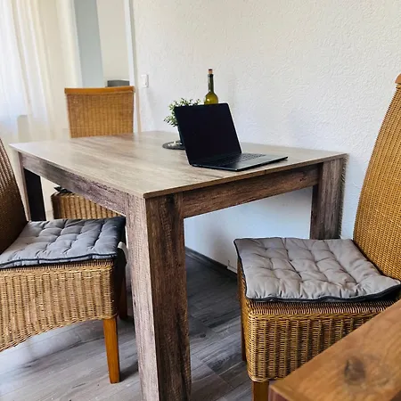 - Am Bahnhof Mit Wlan & Garten