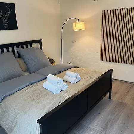 - Am Bahnhof Mit Wlan & Garten Holiday home *