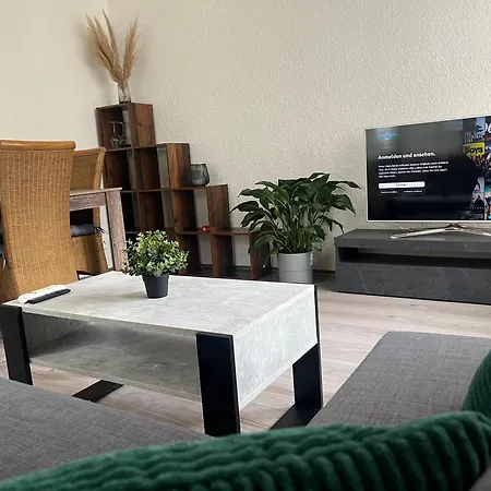 Holiday home - Am Bahnhof Mit Wlan & Garten *